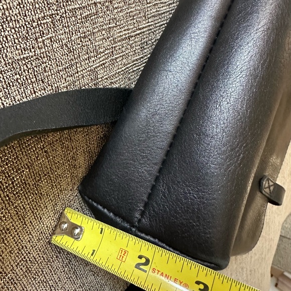 VGUC Madewell black zip-top transport crossbody bag - Picture 11 of 14